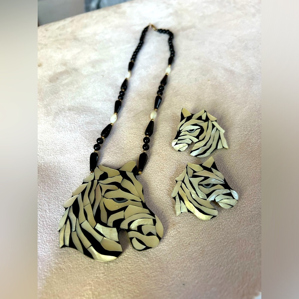 Zebra necklace with pierced earrings